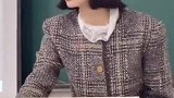 93年大学女老师，上课不点名却座无虚席，你们愿意去听课吗？