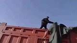 十天：这个死刑犯不得了！竟在刑警眼皮底下逃走，全程紧张刺激