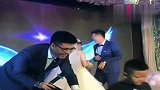 姐姐结婚，弟弟一百个伤心啊，全程没说话没笑脸，舍不得他姐姐啊