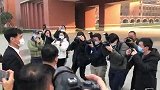 李霄鹏抵达卓尔俱乐部 田旭东董事长亲自接待介绍