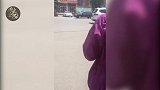 男子街头发狠伤人，路人见义勇为刀下救人！