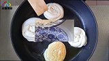泡泡饼，在家就能做，一折一卷，个个鼓泡，外皮酥脆，凉了也不硬