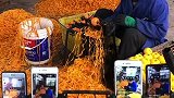 微商无处不在了，给柿子削皮也得开着直播，一月卖出几十吨！