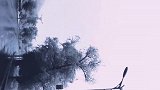 雪～早了一点点。大了一点点。淋湿了我的发梢。