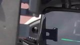 男子偶遇一电动车上装开关，真·无钥匙启动