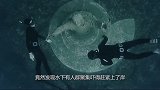 男子在海底潜水，竟然发现水下有人群聚集，吓得赶紧上了岸！