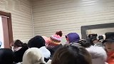 【吉林】冰雪景区火爆女游客霸占男厕 游客 ：太不像话了