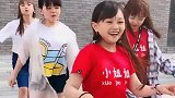 袖珍人在街头表演，真是太努力了！