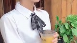 妹妹很贪玩陪了她一大早上了也不肯回家