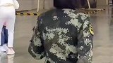 这就是中国女兵，反手就是一个点赞