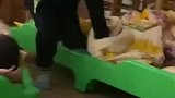 幼儿园的小可爱睡梦中醒来的一瞬间，萌娃我是谁，我在哪