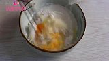 面粉里加1个鸡蛋，教你做松软香甜大面包，暄软拉丝，秒杀蛋糕店