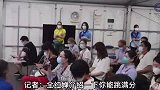 感人答记者问