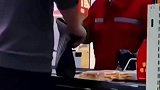 这是完全没把顾客当人啊