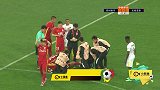 国足未来核心伤退！何超遭冲撞倒地不起被换下场