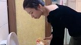 真不是我用纸速度快，媳妇说她有洁癖，在自己家也这样上厕所