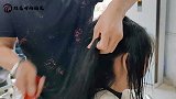 女士长发换了一款露耳短发 时尚漂亮有气质 旁边妈妈是真好看