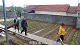 老爸过生日大嫂做18道菜都有啥？满满2大桌，20多人吃过瘾