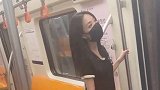 爆笑：这就是在地铁上遇见美女的错误操作，你懂了吗？