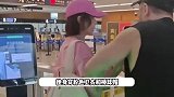 81岁潘迎紫状态惊艳众人，身穿粉色卫衣又蹦又跳，活力满满不像81岁