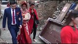 福建一帅哥结婚，和新娘在祖屋拜堂成亲，急急忙忙回家入洞房