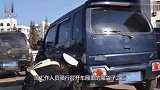 我国的一个街头发现可疑车辆，交警赶到打开车厢，发现一车死鸟