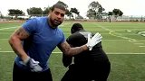 NFL-1314赛季-教你如何打橄榄球：Shawne Merriman教你冲传手双重击技术-专题