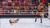 WWE-16年-RAW894期：兰迪奥顿灭绝人性的最强空接RKO！埃文伯恩当场晕厥-花絮