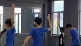 舞蹈专业新生跳舞像打太极，老师：又搞笑又无奈