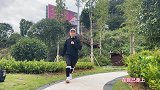小伙跳起鬼步舞竟然这么帅，公园一支《面对疾风吧》，嗨到飞起来