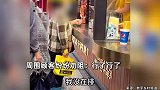 辽宁一老太太插队被店员制止，拿到商品后大骂店员：臭不要脸
