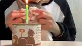 猫咪十分期待自己的生日礼物