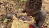 走进非洲原始部落，这是他们喝的酒，这酒我们应该喝不起！