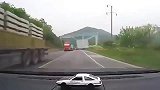 行车记录仪路怒症嚣张的大货车，忍不住了，不能惯着逆行的！