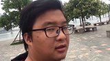 大涨潮了，小晖来到美丽的港湾旁边钓大黄脚腊鱼，偶遇渔人在打鱼