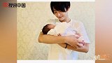 小池澈平升级当爸抱儿子拍照父爱满满