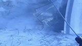实拍深海抓龙虾，在龙虾心上捅几下是什么意思