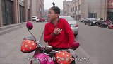 小伙开摩的载美女，小伙一个电话，摩的竟然让美女骑走，太搞笑了