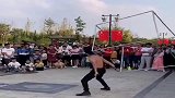 什么叫绝技小伙的表演，征服了所有观众！