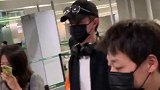 鹿晗，听说跟关晓彤分手了，是吗？