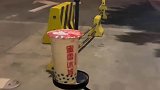 非要给我表演一下骑车有多稳,看到最后放心了