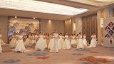 做一个精致的女人，学习穿婚纱礼服如何优雅走路！