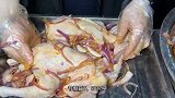 漳州大叔用1米5大窑来烧鸡，皮脆肉嫩，1天要烧6窑80只