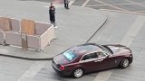 一直喜欢黑色的劳斯莱斯，第一次觉得这个颜色也不错