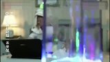 小伙是一名天才黑客，但是有人给他选择，要么坐牢要么参军