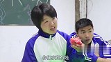 抠门老师不让开空调，学生自带空调扇，没想老师直接带了个大锅盖