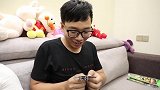 儿子跟老爸要钱，没想老爸上来就给一万，原因太逗了