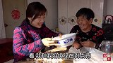 寒冬腊月，晓儿和奶奶一起做腊八蒜作为下饭小菜，脆爽开胃真美味