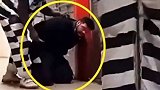 目前囚犯已被击倒，狱警被解救，并送往医院。突发事