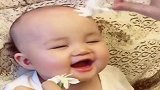 不愧是妈妈的小情人，眼睛都笑没了